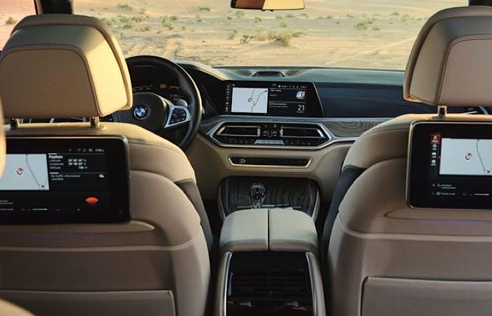 BMW X7 M50i Rental Dubai | Luxury SUV Car Rental Dubai
